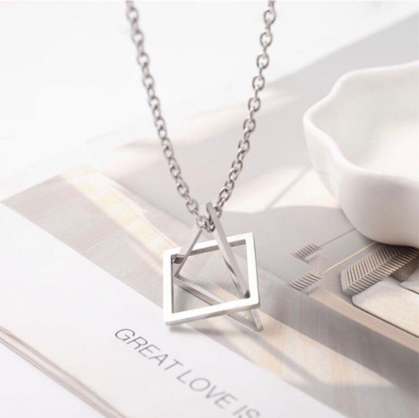 Collier géométrique élégant