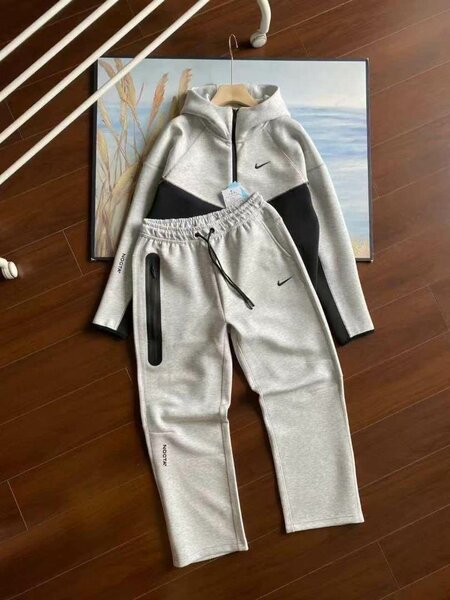 Ensemble de survêtement gris