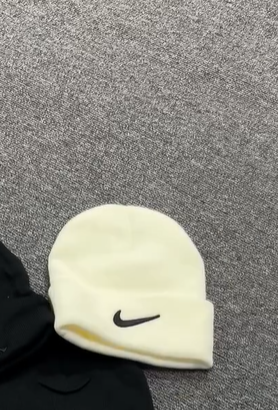 шапка бежевая 