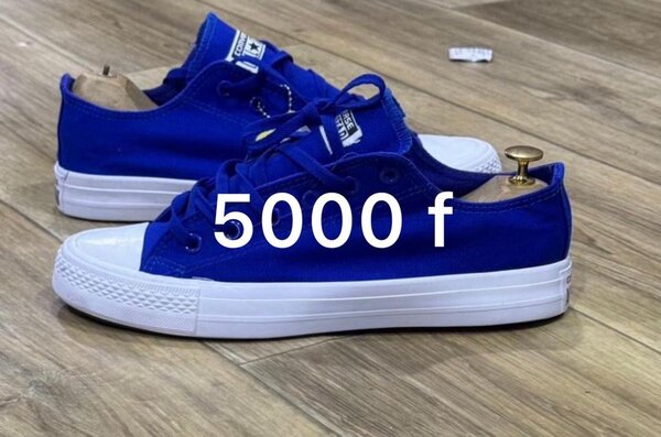 Baskets en toile bleue