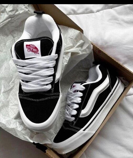 Vans Sneakers Noires et Blanches