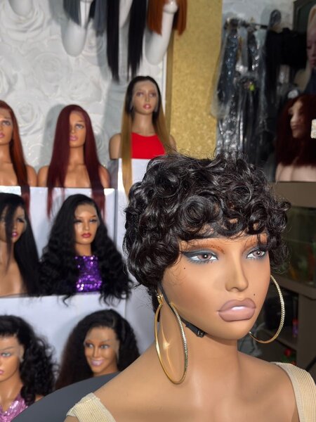 Perruque courte bouclée femme