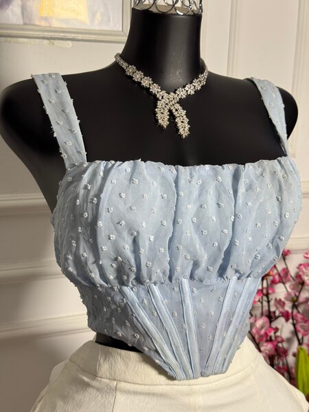 Top en dentelle bleu élégant