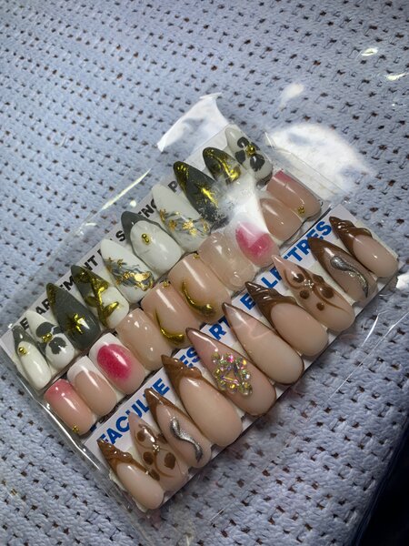 Ongles Prêts-à-Porter Élégants