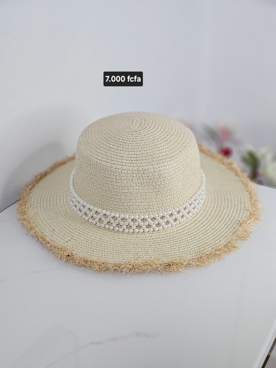 Chapeau paille orné de perles
