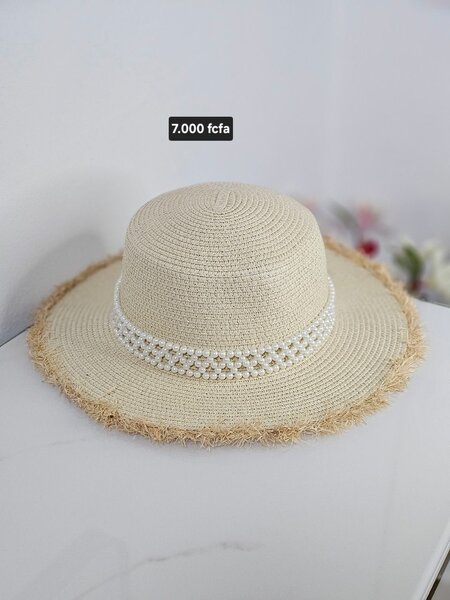Chapeau paille orné de perles