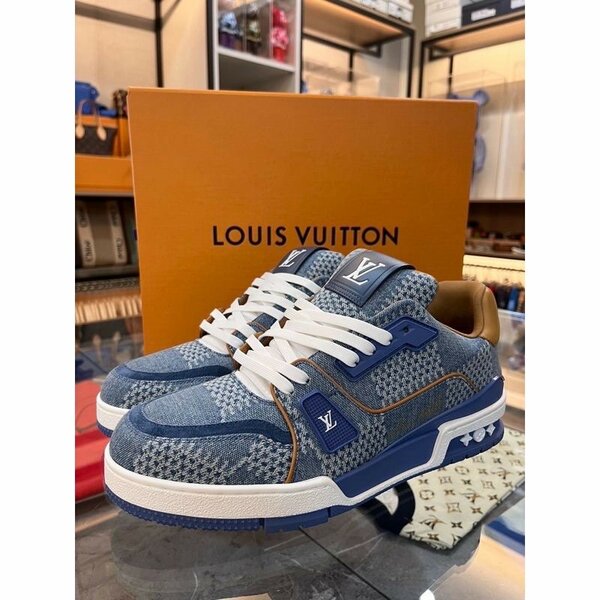 LOUIS VUITTON SNEAKER