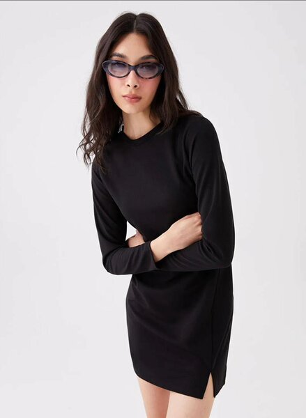 Черное короткое платье