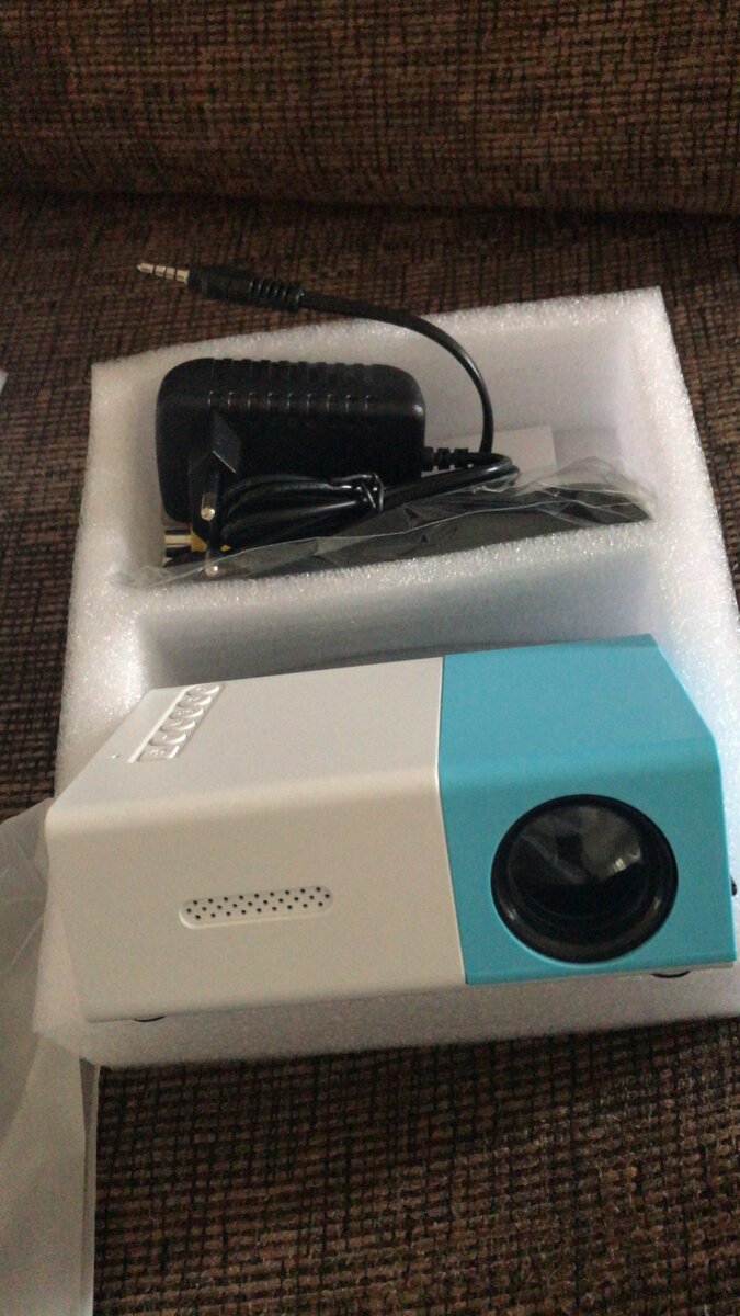 YG300 mini projector