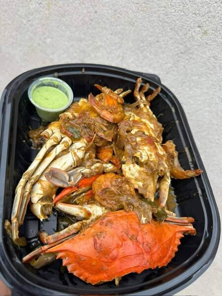 Crabe Épicé avec Sauce Verte