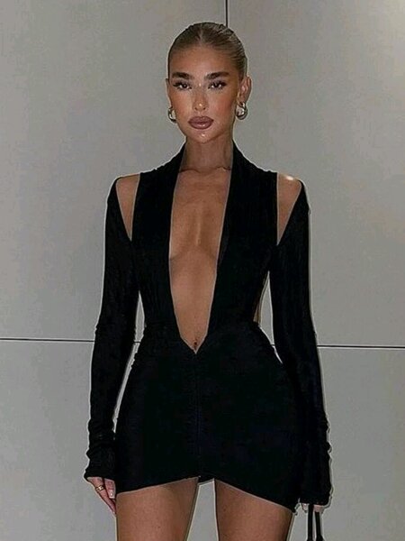 Robe élégante à décolleté