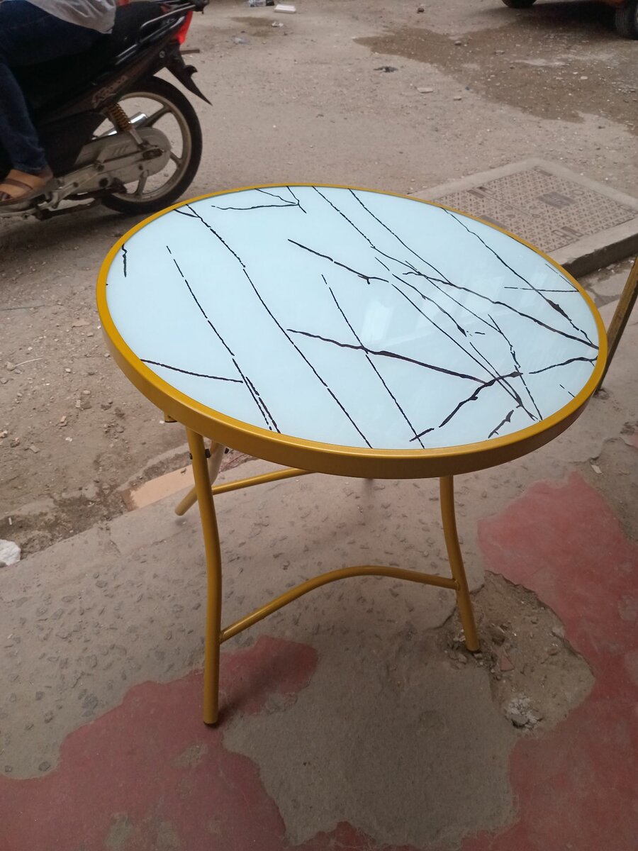 Table ronde en vitrée