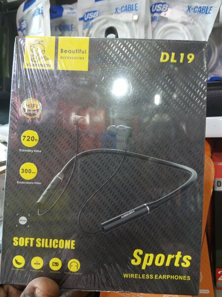 Wireless neck headsets