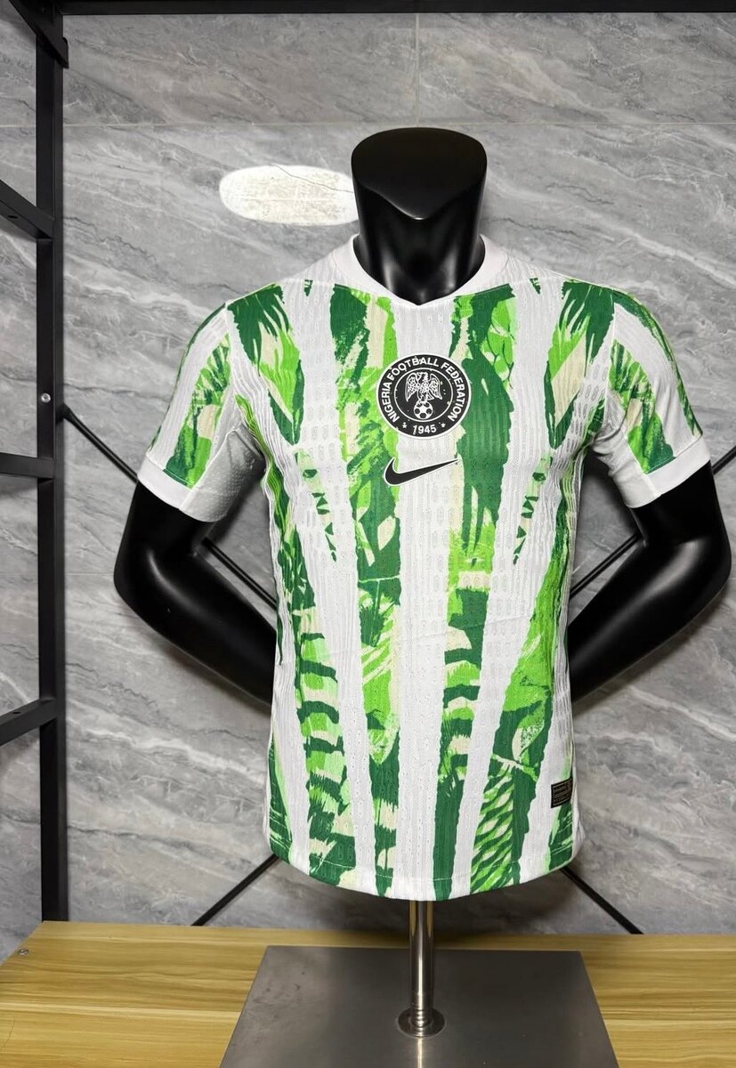 Maillot de football vert et blanc