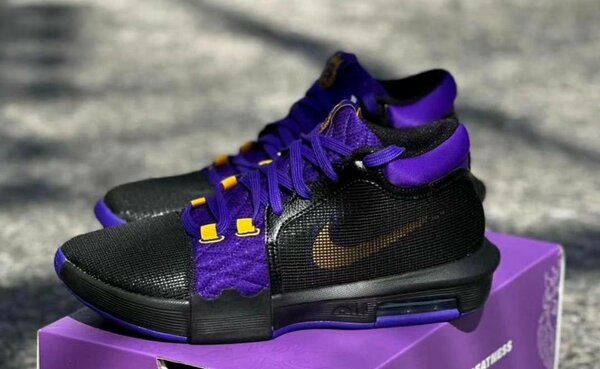 Basketball LeBron witness 8