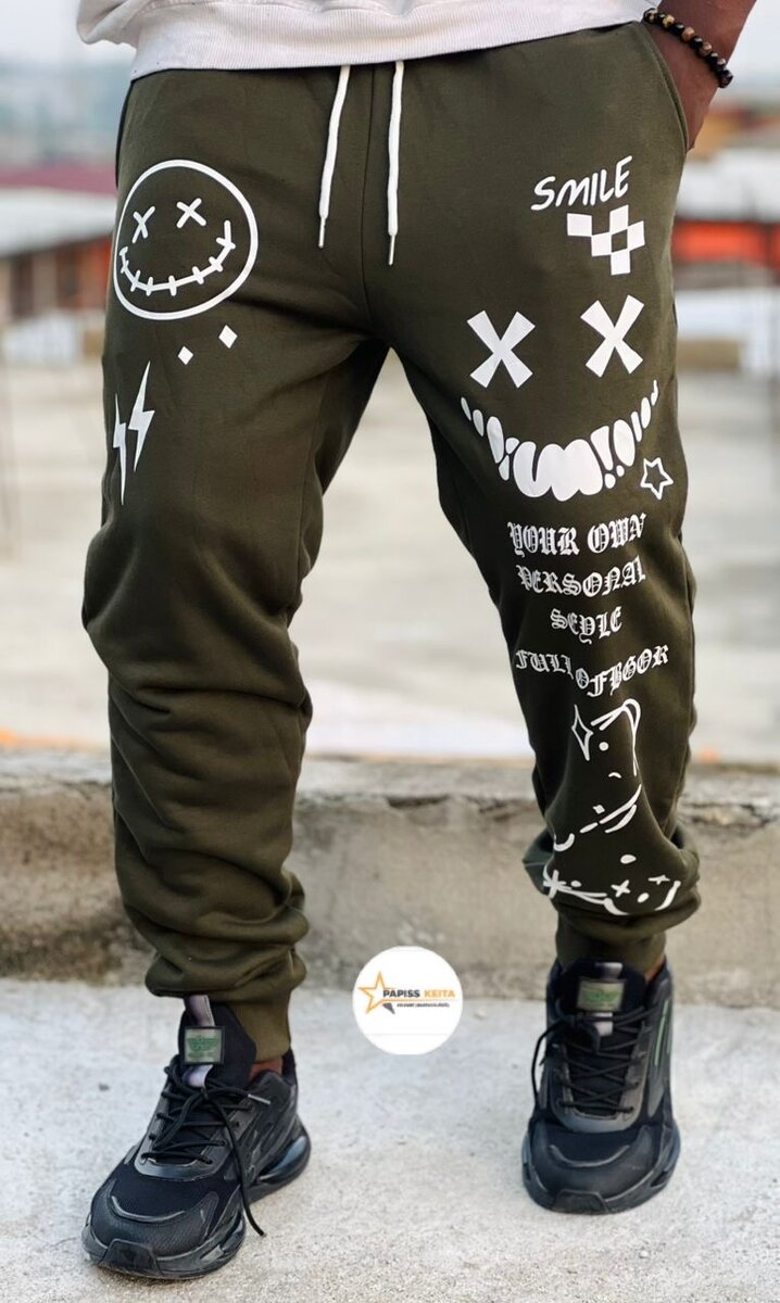 Jogging streetwear stylisé