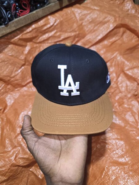 Casquette brodée élégante