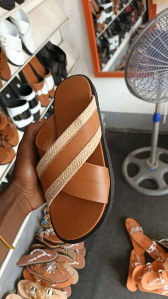 Sandales en croix tendance