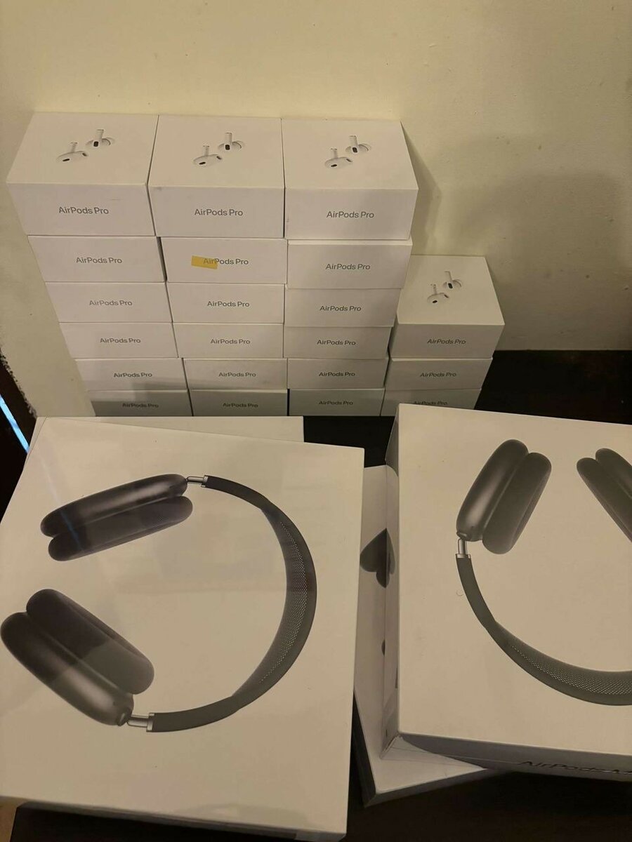 AirPod Pro and AirPod Max