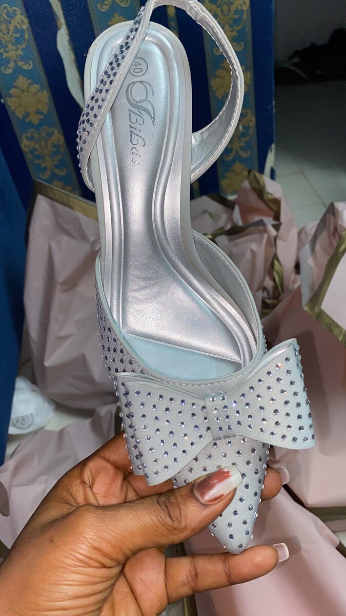 Escarpins à strass élégants