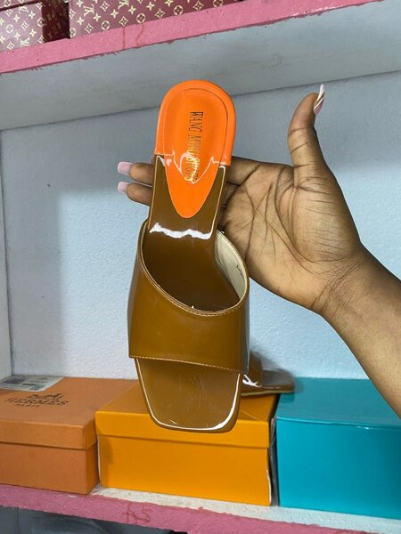 Mules à talon marron élégantes