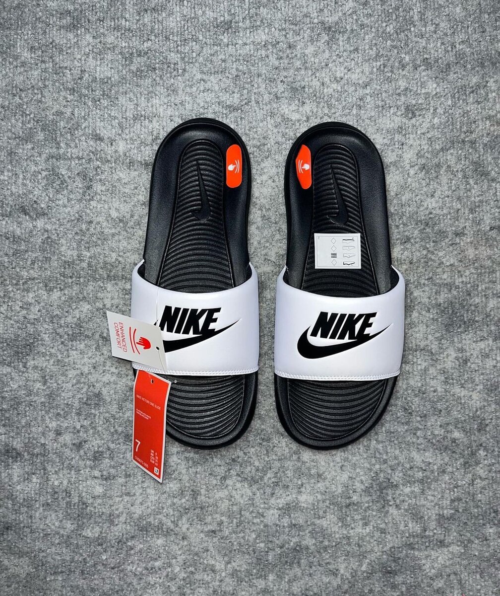 Nike Victori Slides