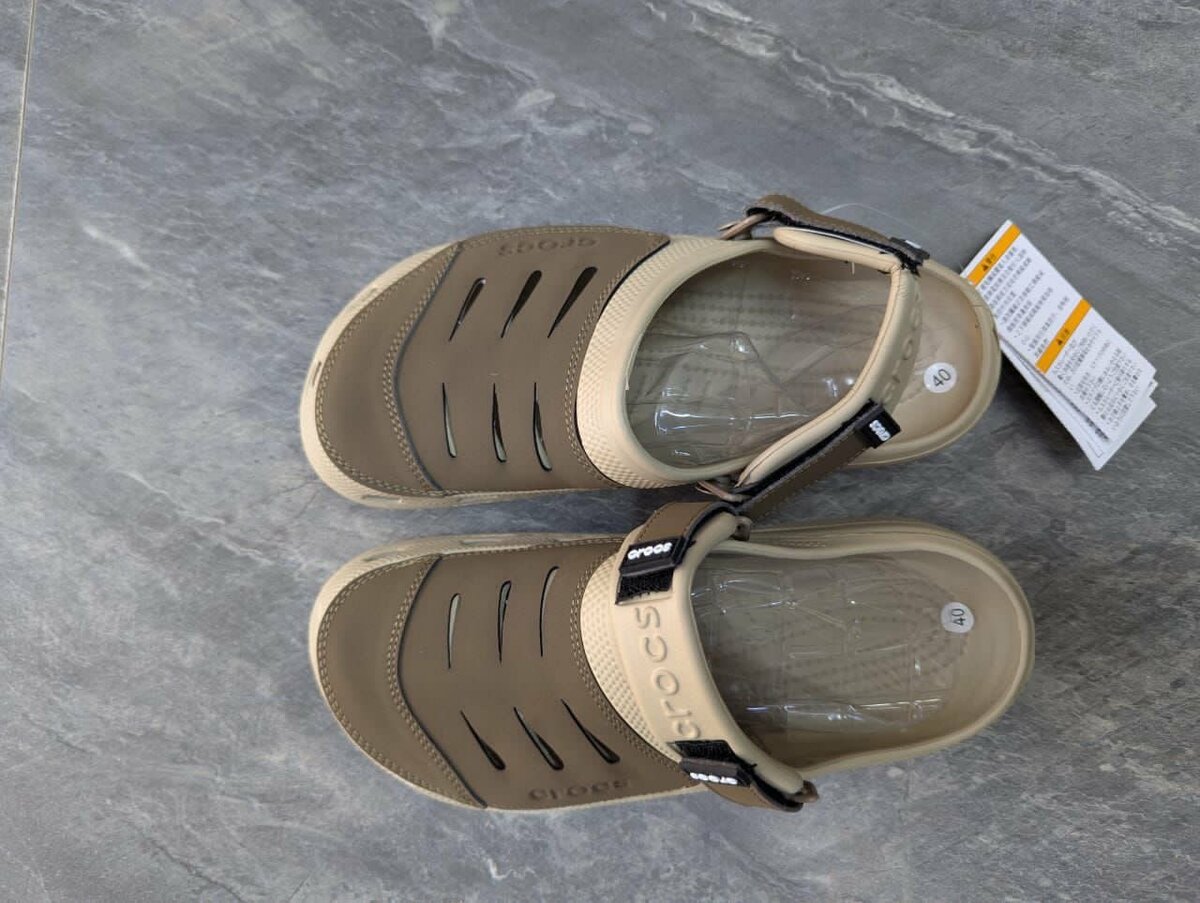 Yukon crocs first class