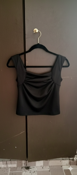 Top noir élégant femme