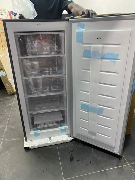 Congélateur vertical moderne