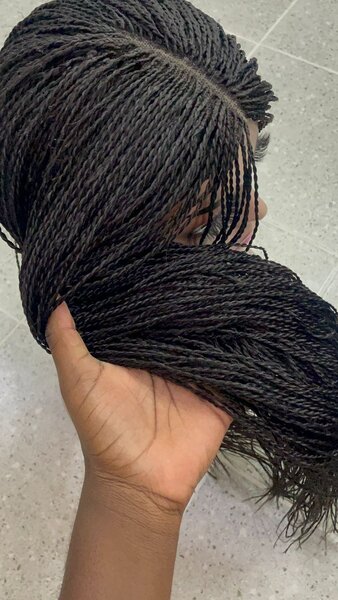 Perruque tressée longue