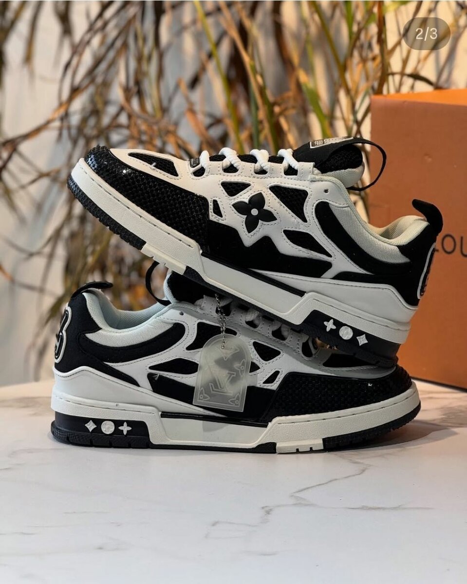 Basket LV Homme Noire et Blanche