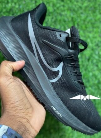 Nike sneakers  Runners black