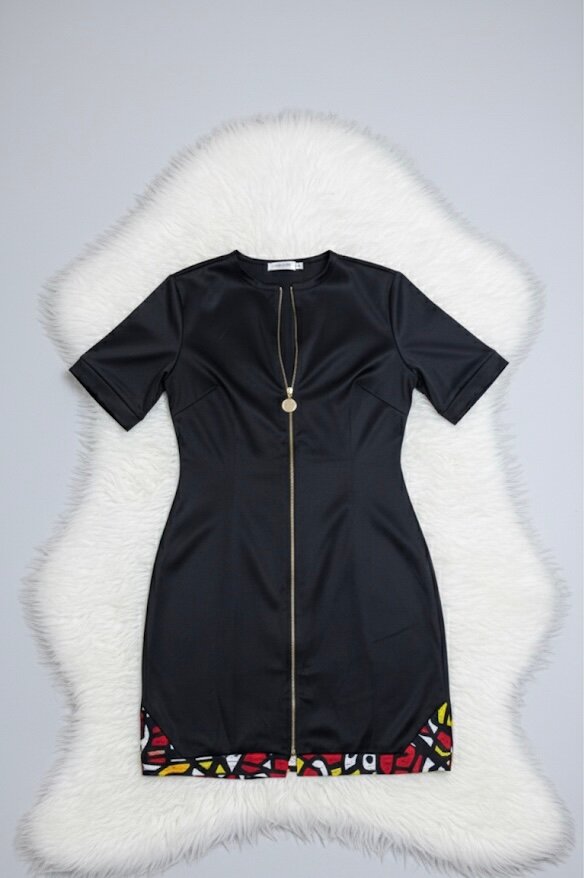 Robe noire avec fermeture éclair