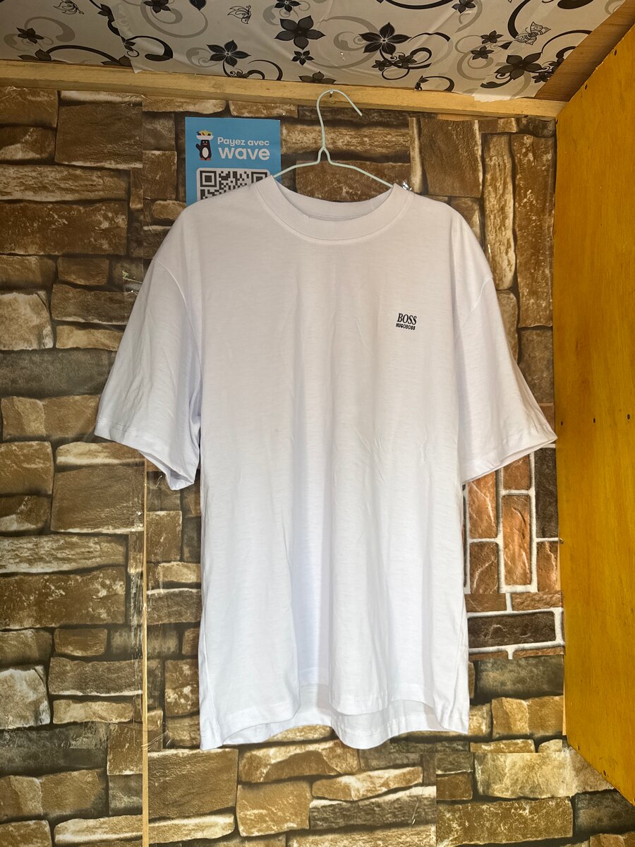 T-shirt uni au design unique