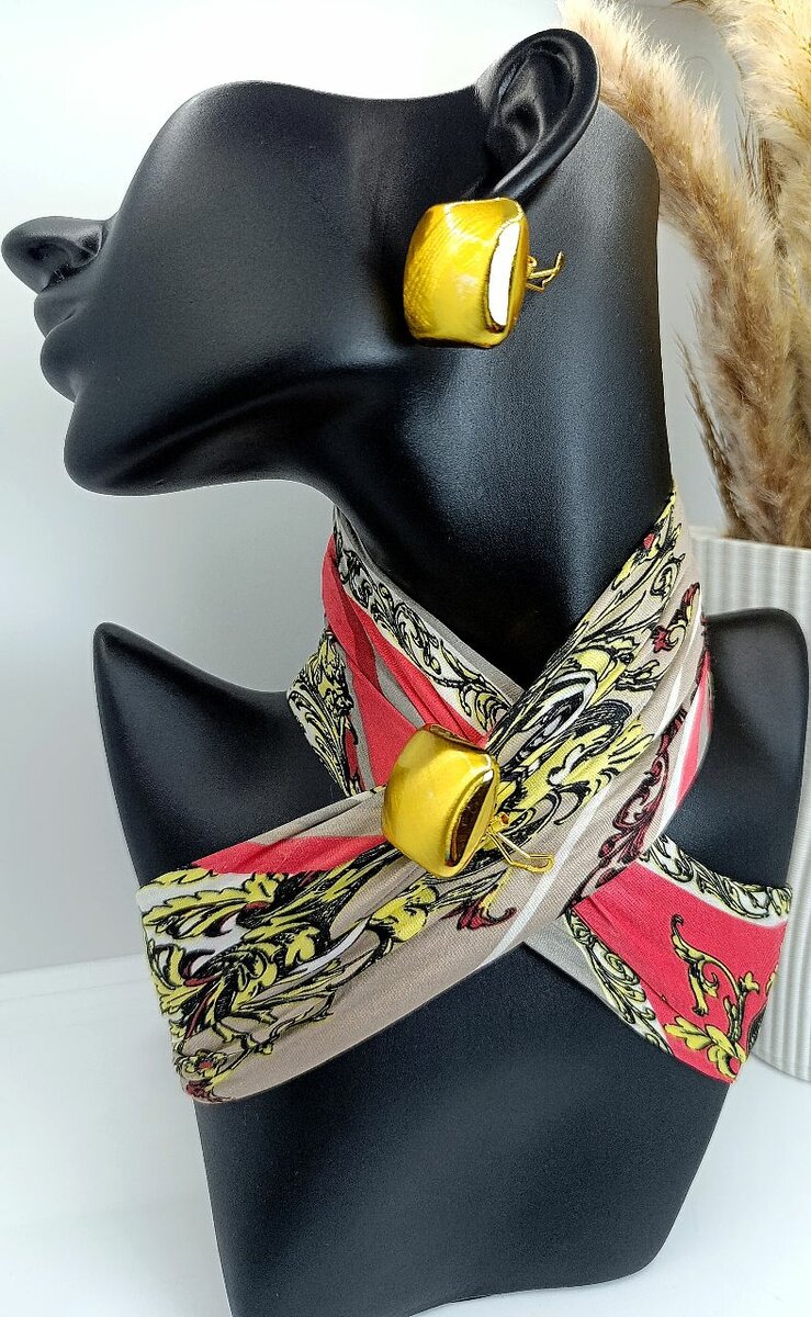 Boucles d'oreilles carrées dorées