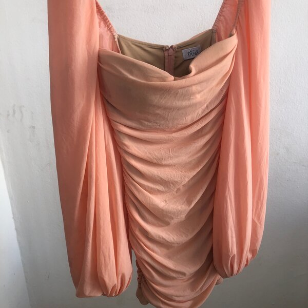 Robe moulante à manches longues