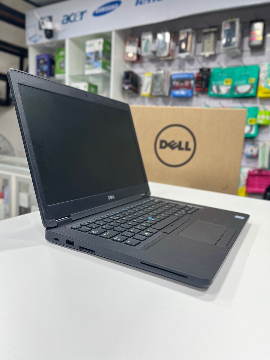 Dell Latitude 5490 (14-inch)   Intel Core i5 (8th Gen)