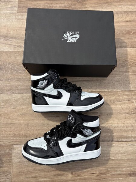 Baskets Nike Air Jordan Noir et Blanc