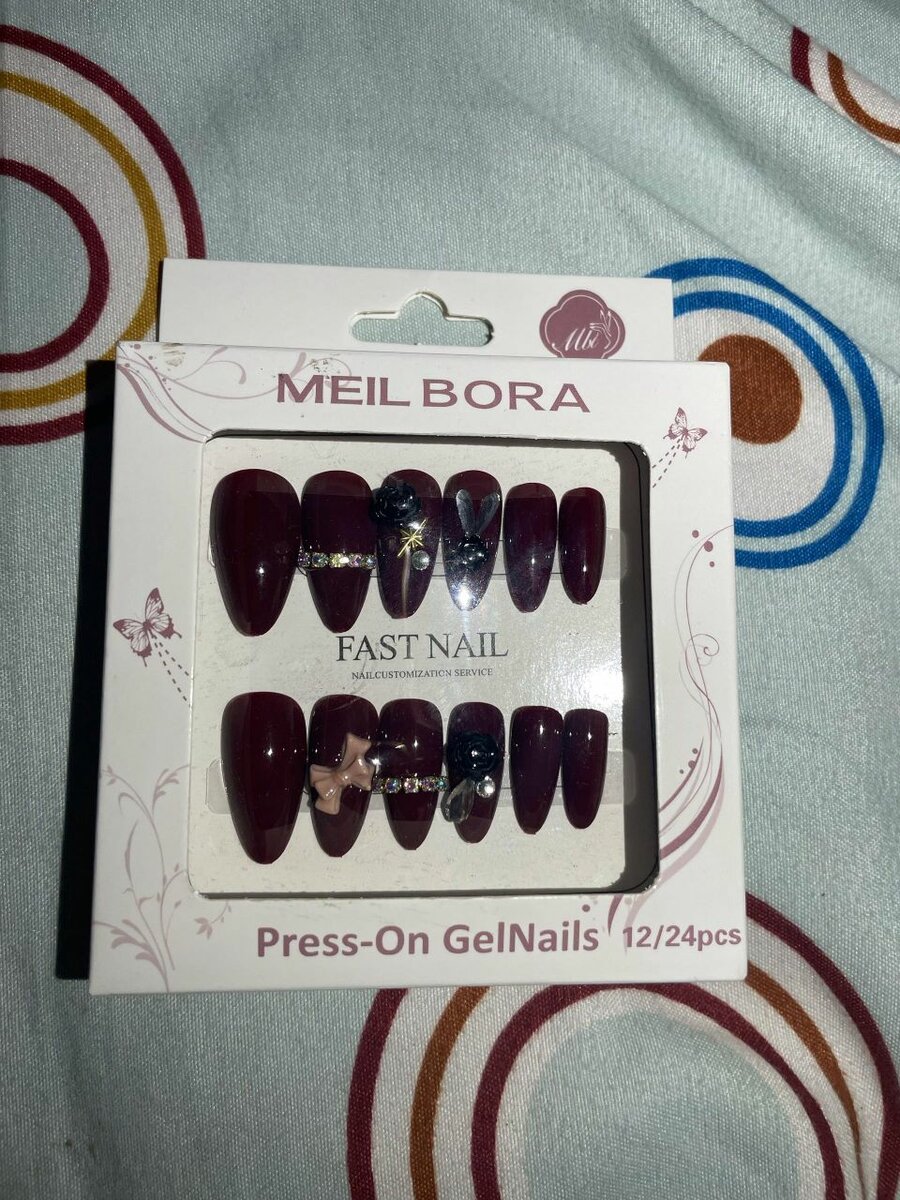 Press on nails