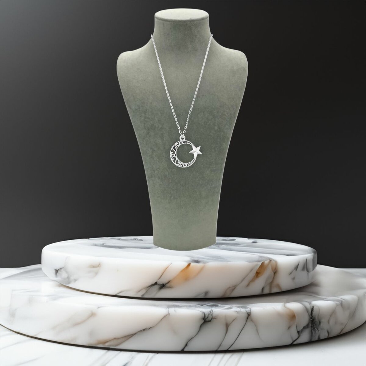 Ожерелье из бижутерии