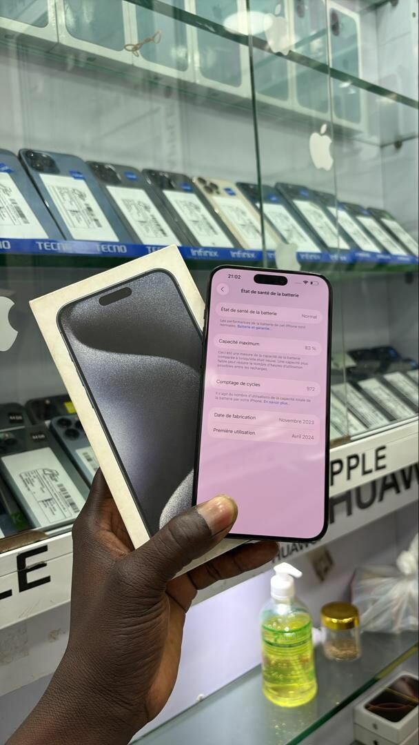 iPhone 15 Pro Max 256go quasi