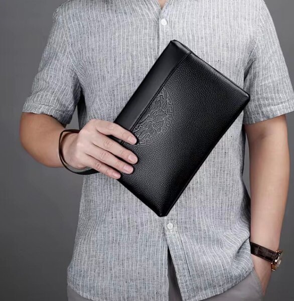 Pochette en cuir élégante homme