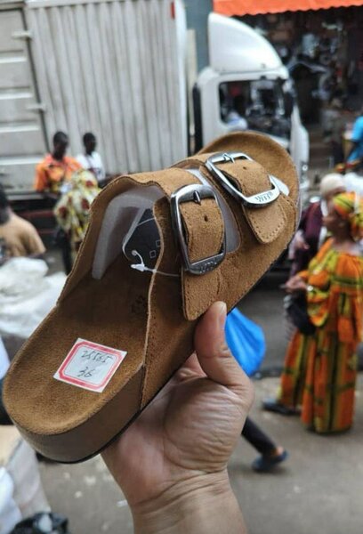 Sandales en daim brun