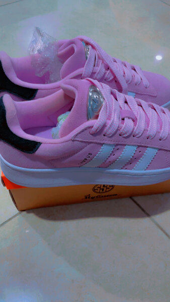 Baskets roses élégantes