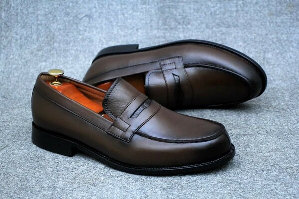 Paire de souliers 100 % cuir véritable