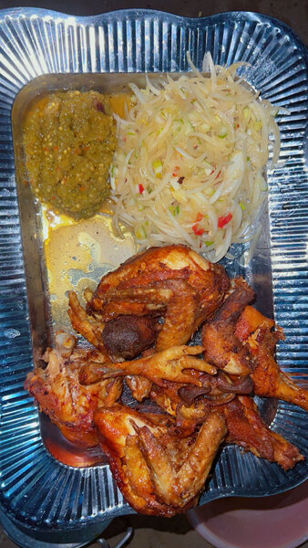 Poulet grillé avec riz soumara