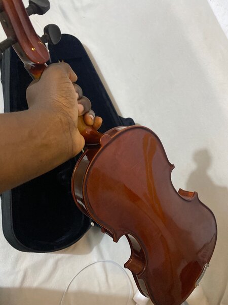 Violon acoustique avec étui