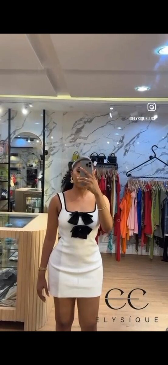 Robe Blanche Élégante