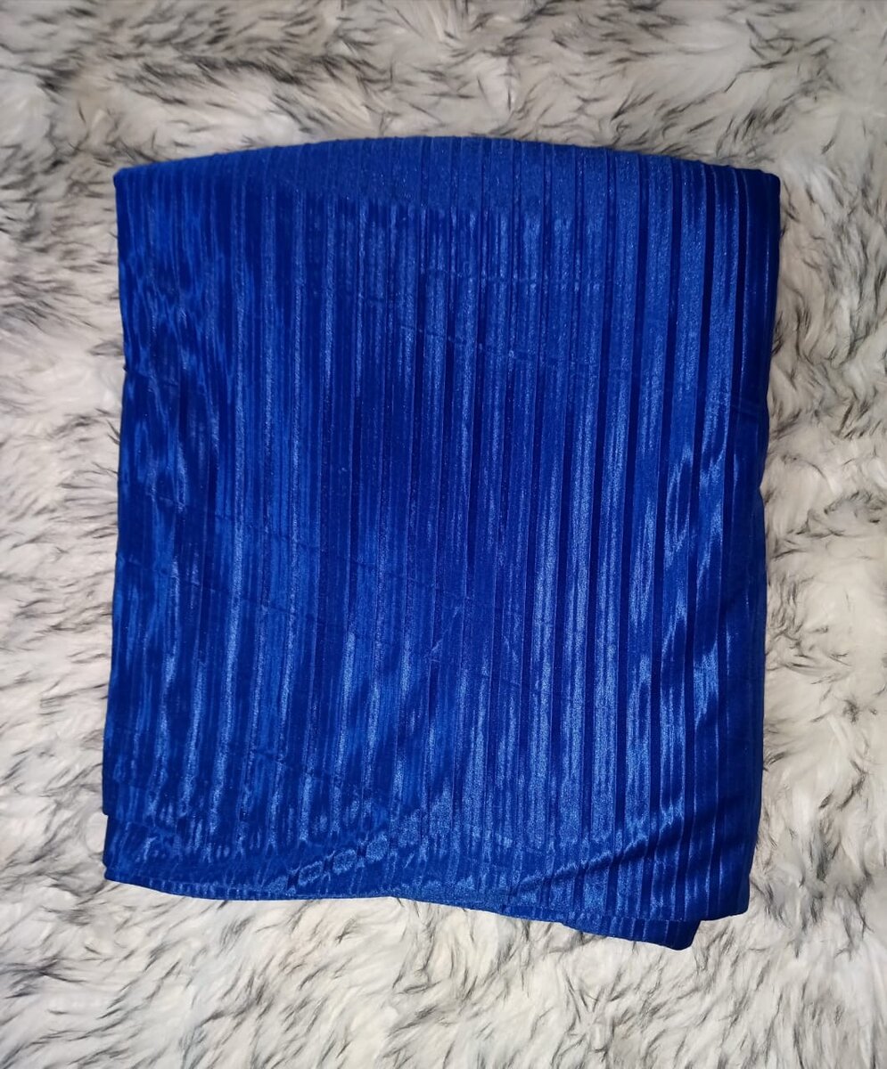 Tissu Plissée Satinée Élégante