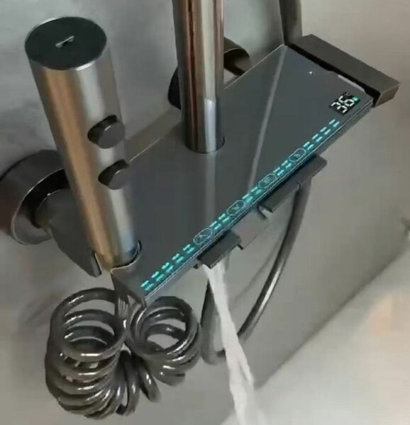 Colonne de douche numérique moderne